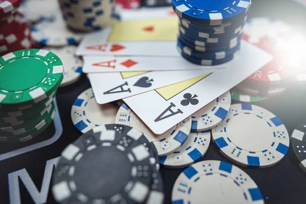 Live blackjack table on mpocash showing dealer, player cards, and betting interface